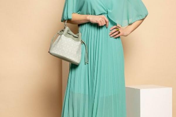 Robe longue manches chauve-souris et décolleté en V dans le dos