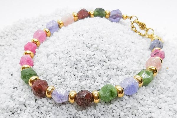 Bracelet création en tourmaline colorée & acier inoxydable doré