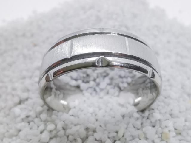 Bague masculine anneau acier inox argenté interieur brossé