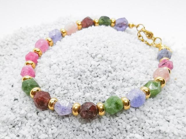 Bracelet création en tourmaline colorée & acier inoxydable doré