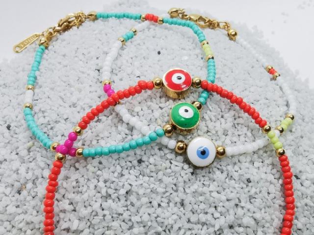 Bracelet en petites perles de plusieurs couleurs & Talisman Oeil